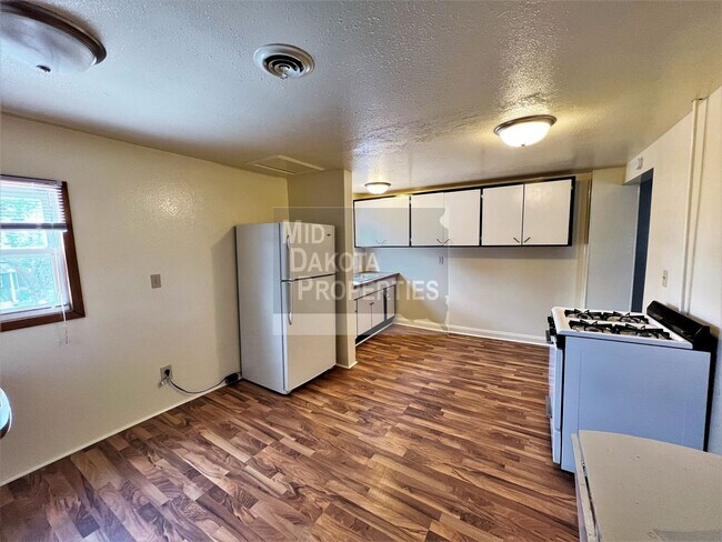 Building Photo - 420 E 6th Ave