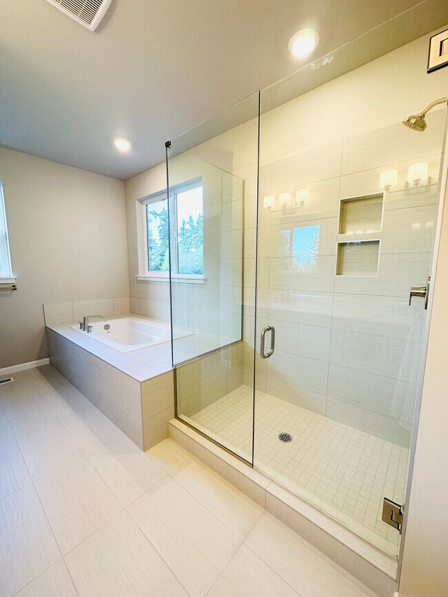 Building Photo - 3719 85th Ave NE