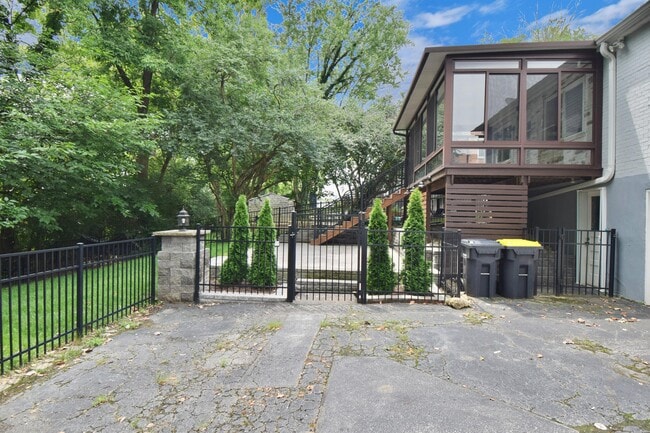 Building Photo - 7236 Longfield Dr