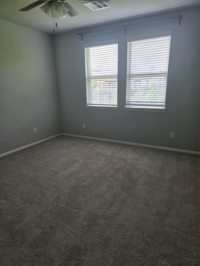 Building Photo - 40204 S Hill Pass
