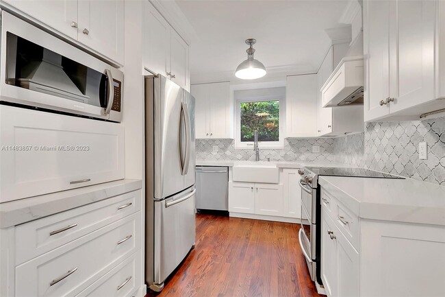 Building Photo - 2180 SW 24th St