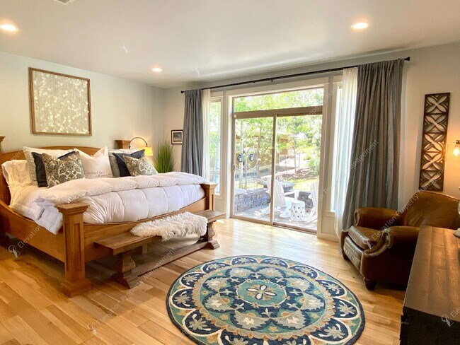 Building Photo - Stunning High-End Home on the 17th Hole at...