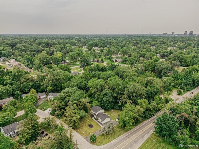 Building Photo - 21993 Riverview Dr