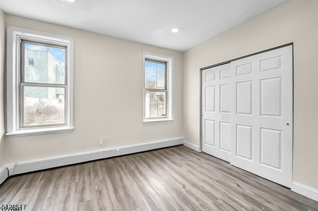 Building Photo - 318 S 7th St