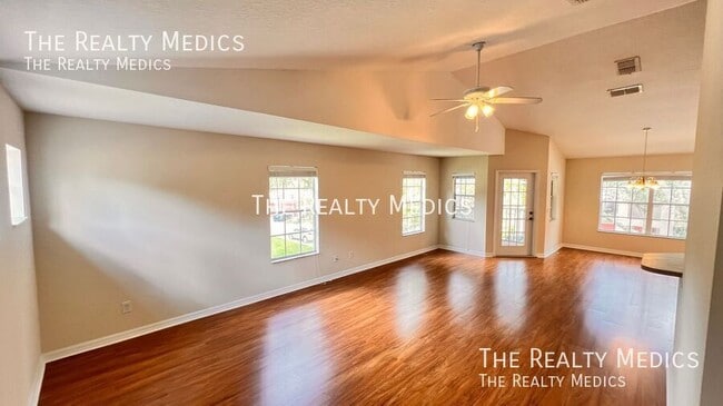 Building Photo - 3658 Oakdale Cir