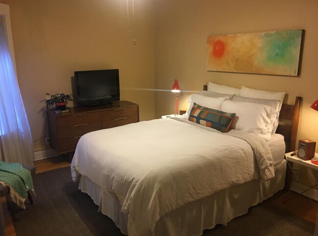 Building Photo - 1101 W Pratt Blvd