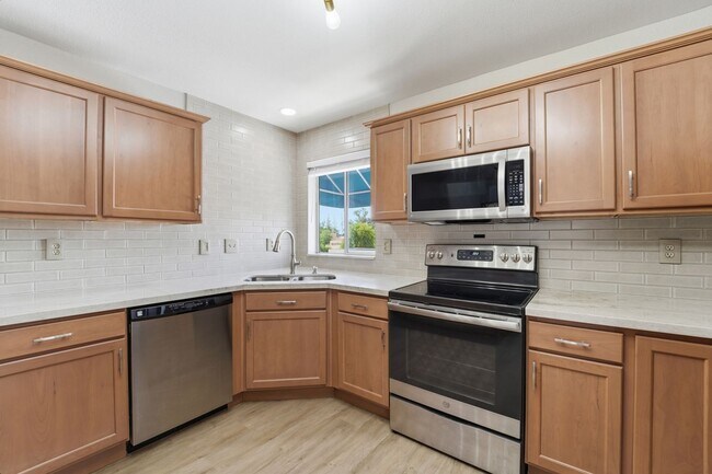 Building Photo - Fully Updated 2 Bed Mesa Condo | Quartz Counters + Pool & Spa