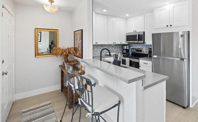 Building Photo - Welcome to this immaculate one-bedroom res...