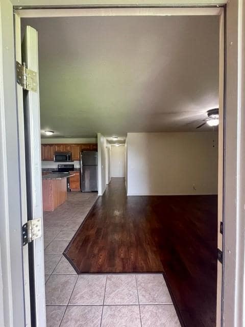 Building Photo - 3004 S B St