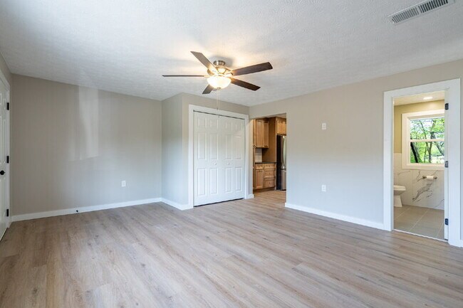 Building Photo - 60 W Main St