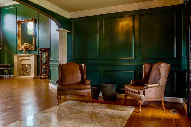 Building Photo - FURNISHED 6500 SQ FT MANSION (SHORT TERM / INSURANCE)