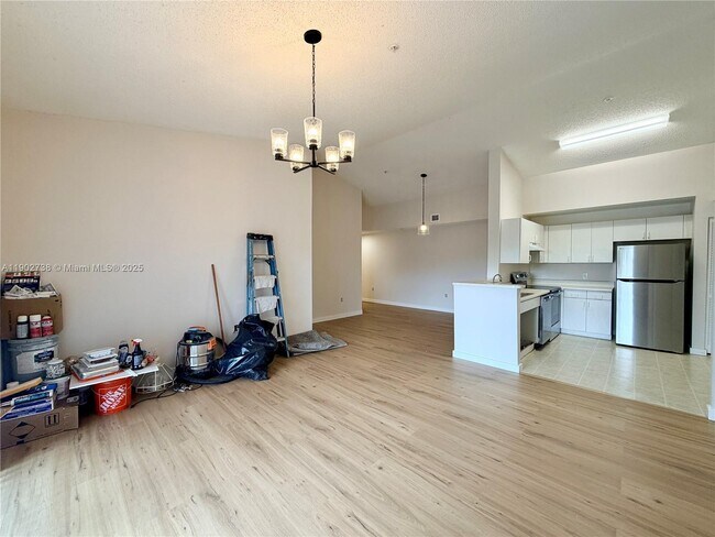 Building Photo - 6984 SW 39th St