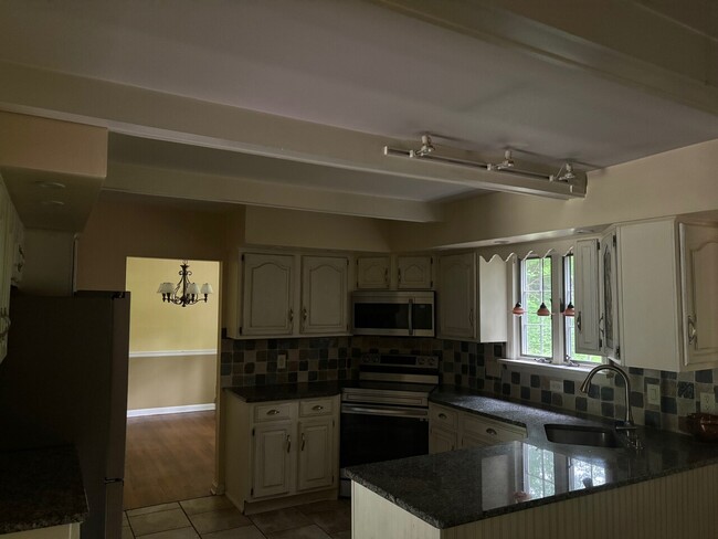 Building Photo - 3302 Heritage Dr