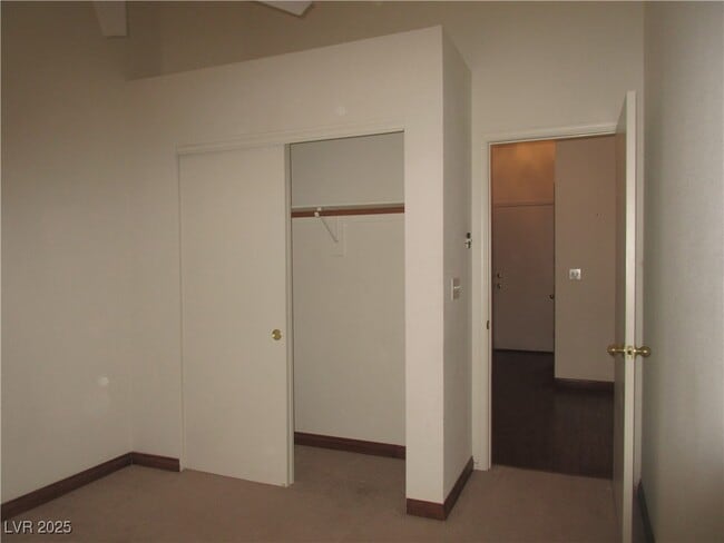 Building Photo - 1009 Harp Way