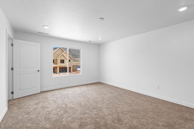Building Photo - Modern and New 3 Bedroom Townhome in Long ...