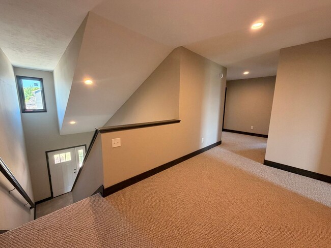 Building Photo - Spacious 4 Bedroom, 2.5 Bath in Caledonia!
