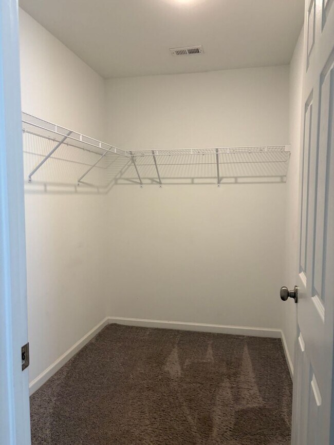 Building Photo - 401 Woodland Trl