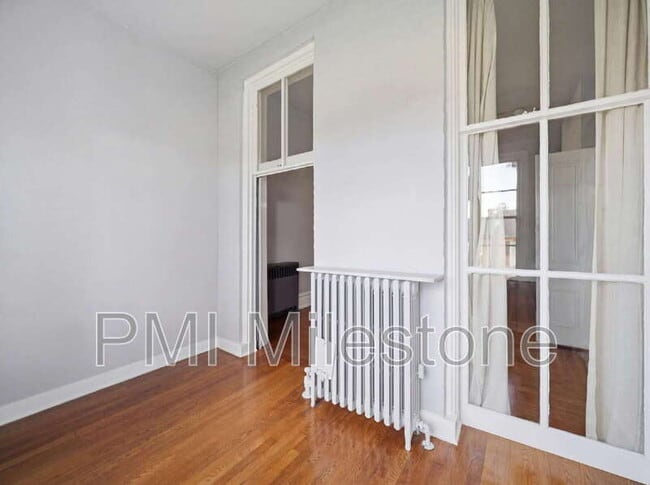 Building Photo - 323 N Potomac St