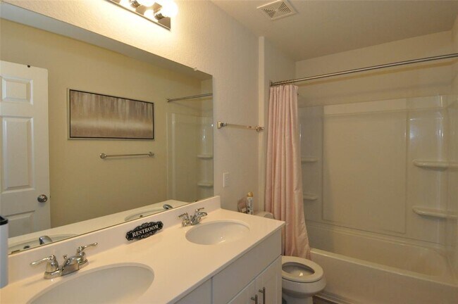 Building Photo - 1717 T H Johnson Dr