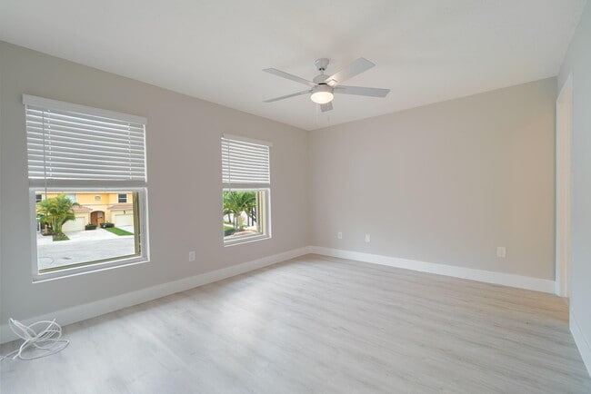 Building Photo - 205 River Bluff Ln