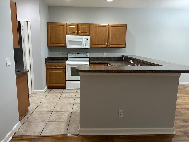 Kitchen - 2543 Creekside Dr