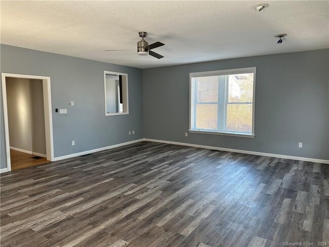 Building Photo - 60 Southdown Dr