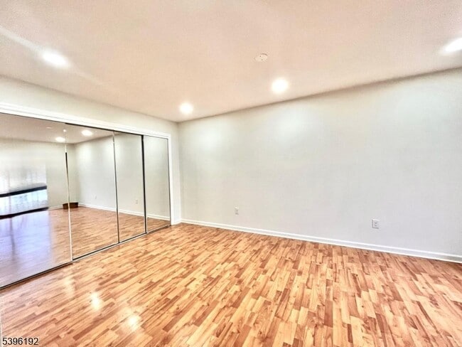 Building Photo - 118 Bluebird Dr