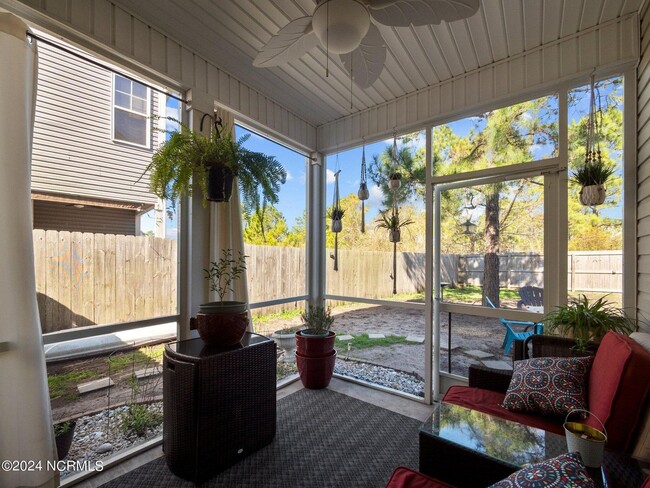 Building Photo - Holly Ridge Townhome Available!