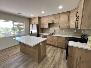 Building Photo - Large 6 bed 3 bath House on East Falls! Completely Renovated (2025)