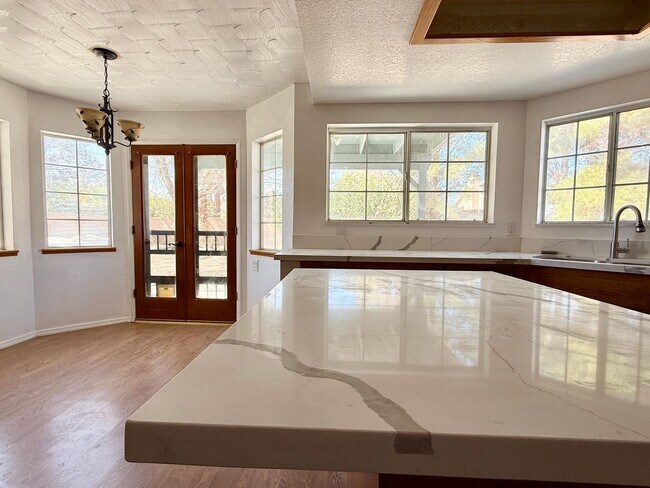 Building Photo - NORTHWEST SOLAR HOME - AVAILABLE NOW!