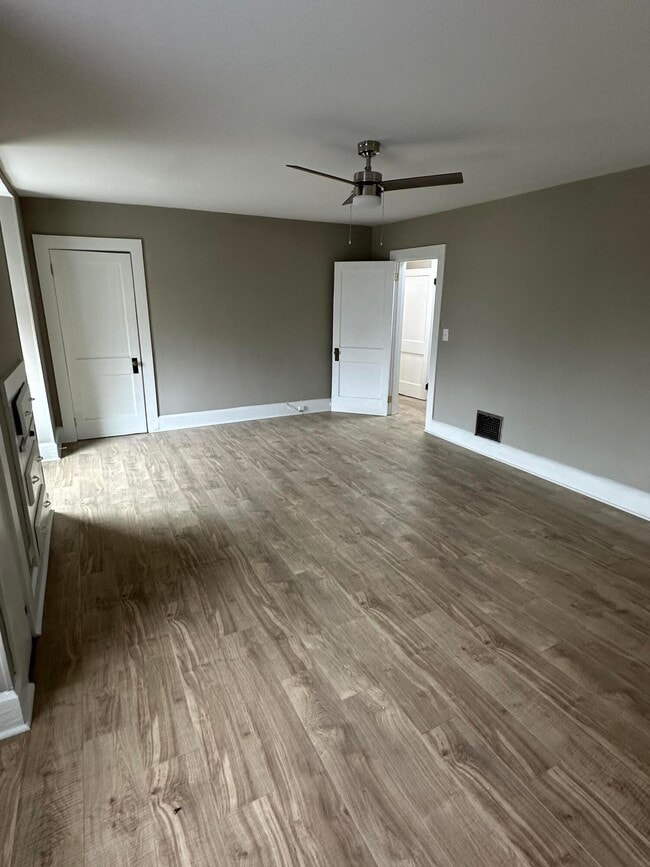 Building Photo - 302 Clay St