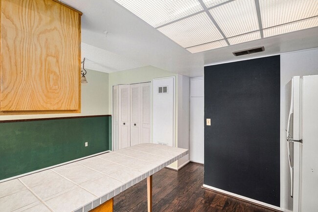 Building Photo - Spacious 2 bedroom home in the heart of Ha...