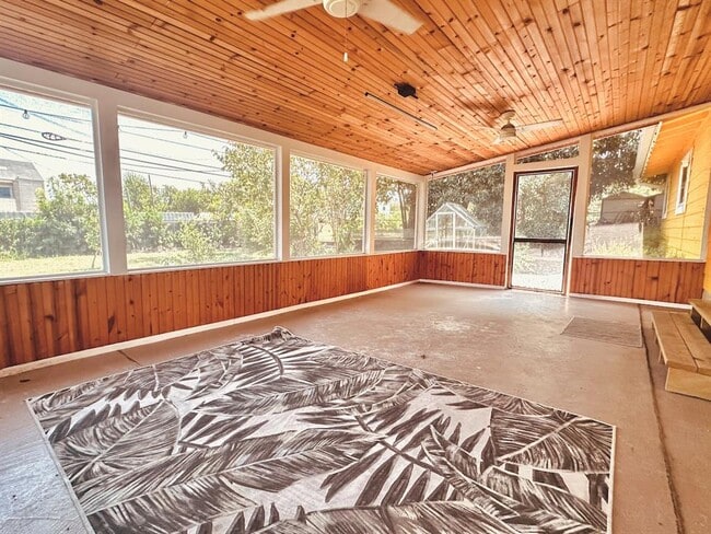 Building Photo - 7517 Eastcrest Dr