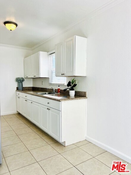 Building Photo - 600 E Chevy Chase Dr