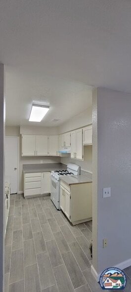Building Photo - 501 E Alamo St