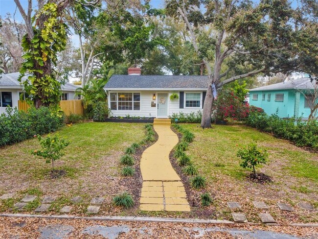 Building Photo - 145 24th Ave SE