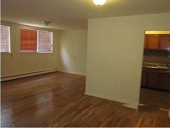 Building Photo - 220 W Sumner Ave