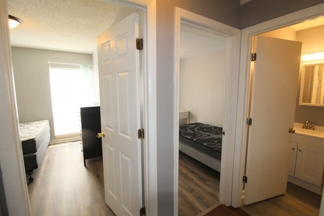 Building Photo - 1337 Bradley Dr