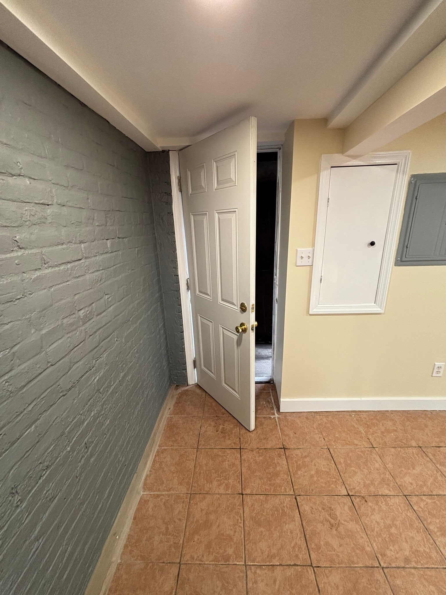 Building Photo - 244 6th Ave W