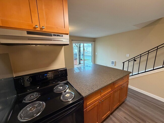 Building Photo - Sunnyside Duplex