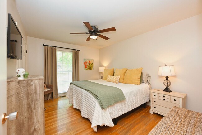 Building Photo - **RARE BRENTWOOD FIND, A MASTERCLASS IN ELEGANT SOUTHERN DESIGN**