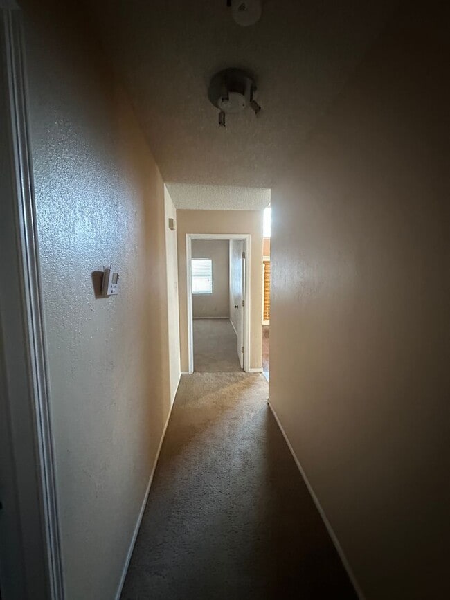 Building Photo - Very nice 3 bedroom 2 bath