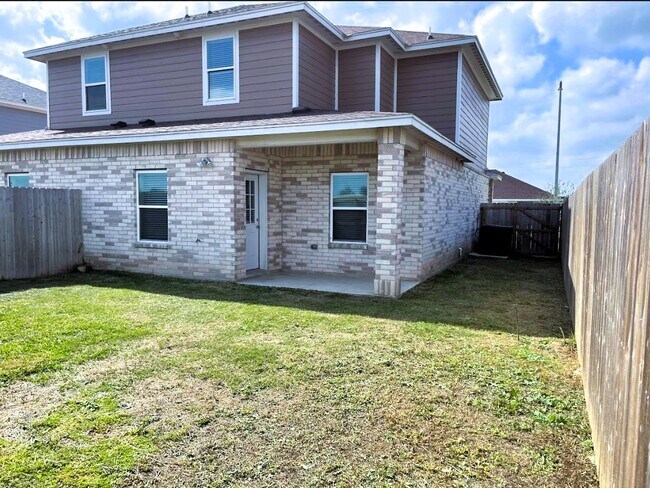 Building Photo - 94 Lily St