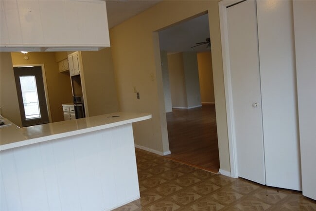 Building Photo - 722 Stephanie Dr