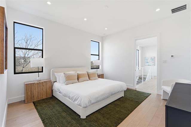 Building Photo - 3633 Thedford Ave