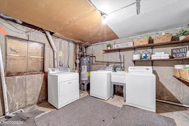 Building Photo - 411 Hickory Dr