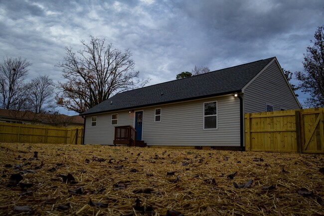 Building Photo - 1615 Castleberry Ave