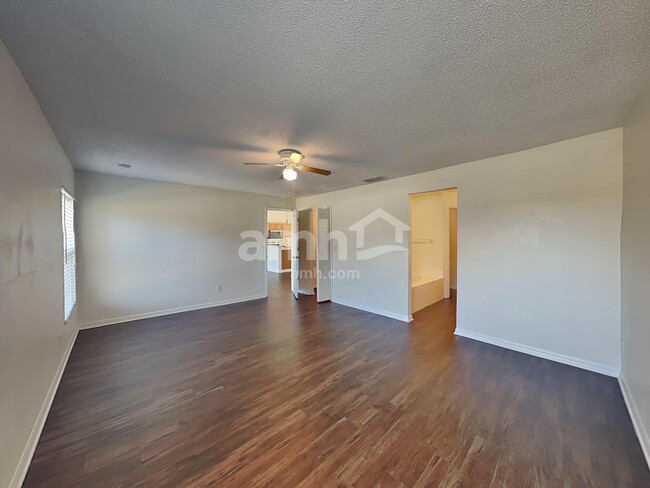 Building Photo - 1037 Sandhill St