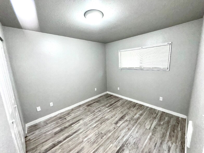 Building Photo - 63671 Harriet Rd