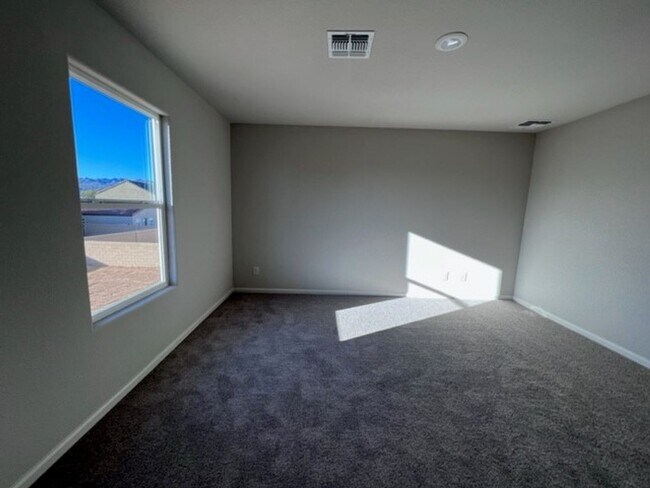 Building Photo - 3br 2Ba 2-Story Home with fenced yard and garage Near Golf Course, Rotary Park